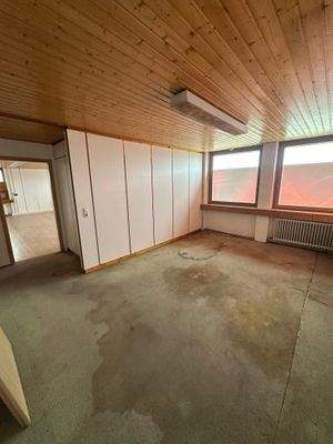 OG Halle 1 unsaniert.jpg