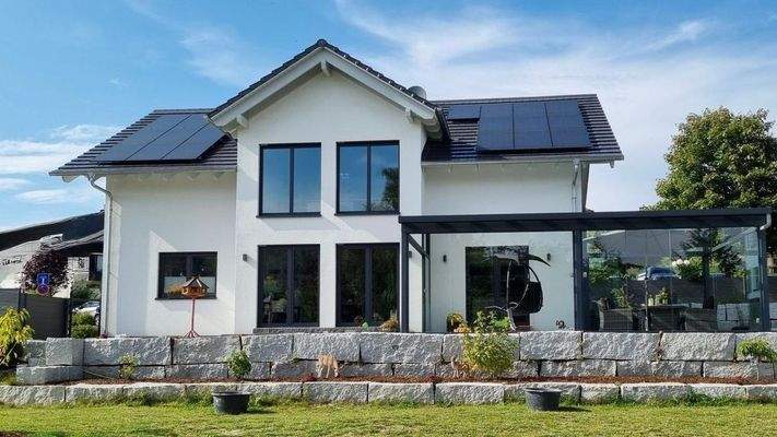 Gartenansicht_Wintergarten_Einfamilienhaus_Willingen