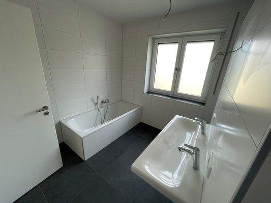 Holunderweg_10_Bad (2).jpg