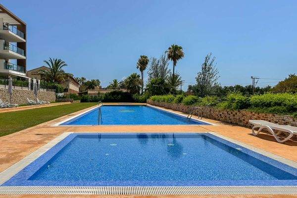 Kinderbecken und Pool