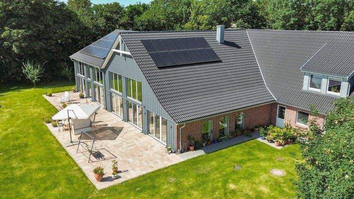 Südseite mit Terrasse