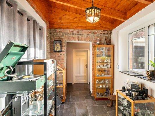 Flur zwischen dem Wohnhaus und der Wohnküche