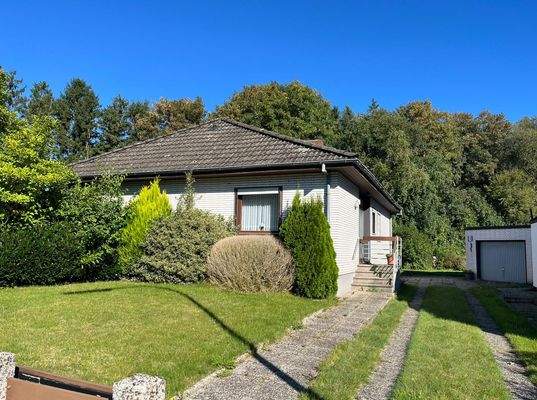 Einfamilienhaus mit großem Grundstück