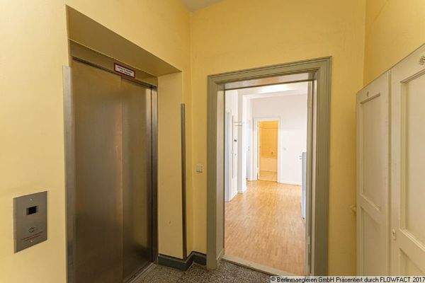 Aufzug, Wohnungseingang