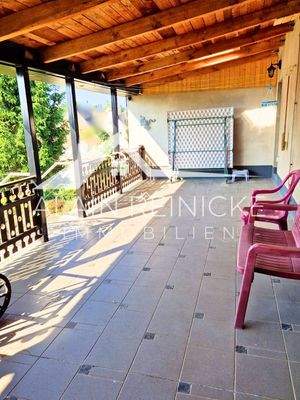 überdachte Terrasse