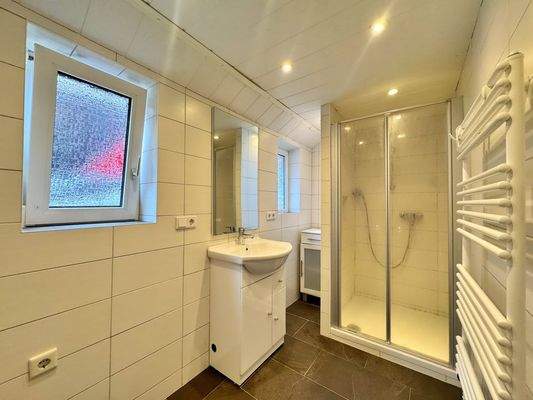 Badezimmer linke Hausseite