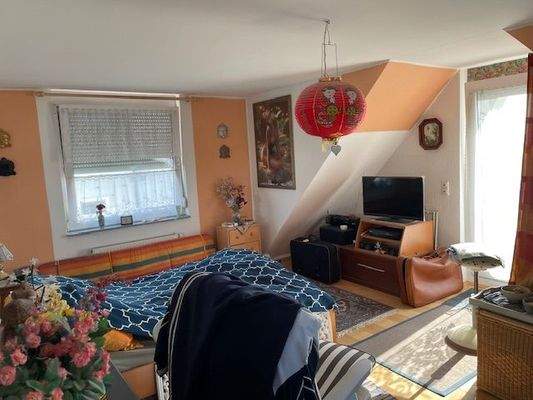 Zimmer mit Balkonzugang