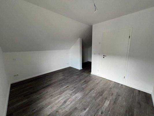 Schlafzimmer mit begehbaren Kleiderschrank