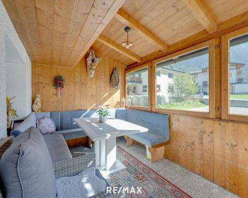 warmer Empfang in der Laube