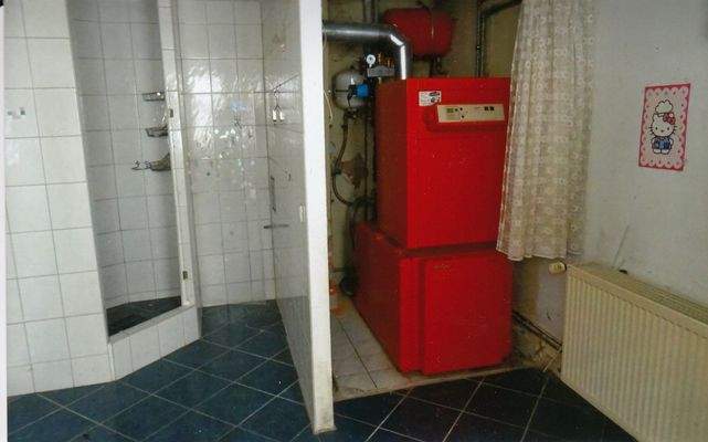 EG großes Bad mit Gas-Zentralheizung 