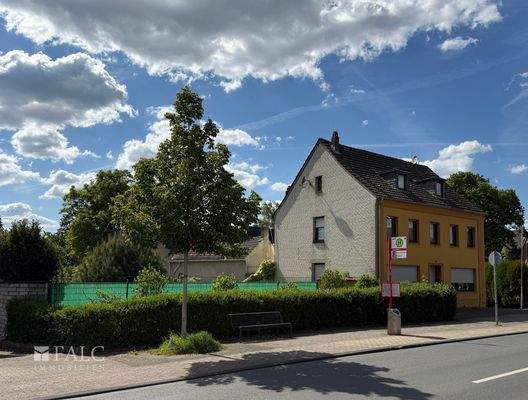 02 - Haus Straßenansicht