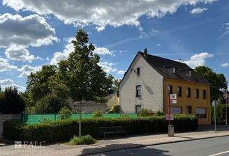 02 - Haus Straßenansicht