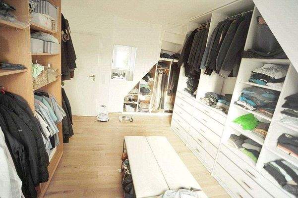 Fi2-Fotos-VK054 OG Ankleidezimmer.JPG