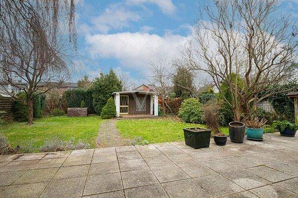 Blick Terrasse und Garten