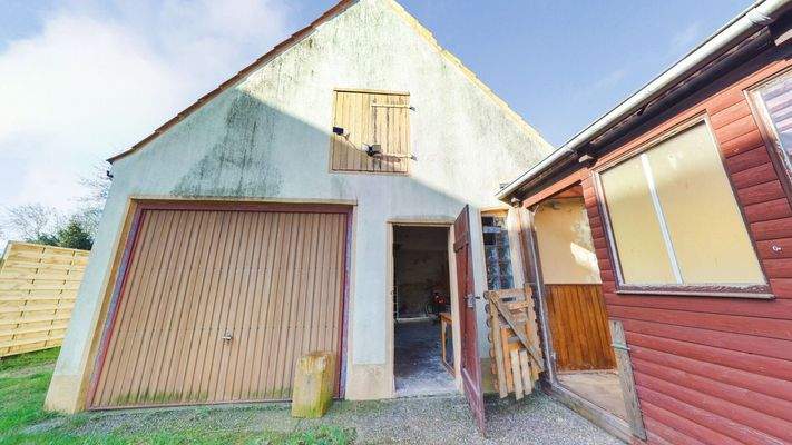 Garage mit Werkstatteingang