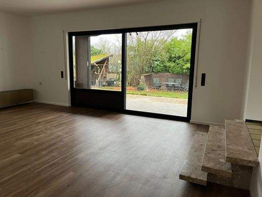 Wohnzimmer mit Blick Richtung Terrasse