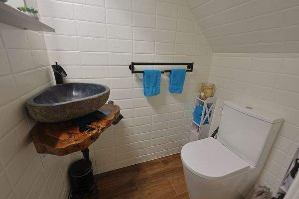 Gäste-WC EG- Haupthaus