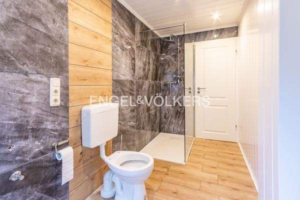 Badezimmer Wohnung OG rechts