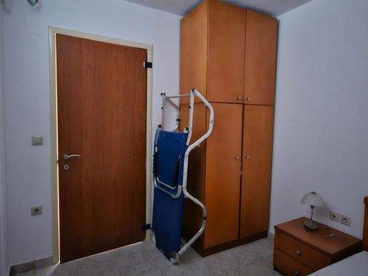 Kreta, Koutouloufari: Haus im Dorfzentrum mit großer Dachterrasse mit herrlichem Blick auf Hersonissos und das Meer zu verkaufen