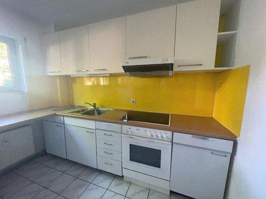 Einbauküche (wird Ende Januar 2026 neu ausgetauscht)