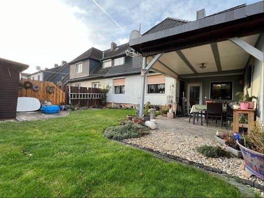 überdachte Terrasse ...