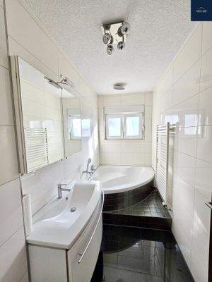 20b9a2ed-e906-4f13-85cb-2bbce049791c