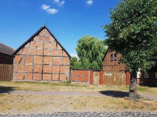 Straßenansicht Nebengebäude (Carports), Hoftor