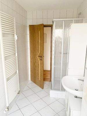 Badezimmer mit Dusche