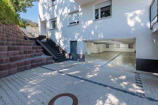 Einfahrt zur Tiefgarage 