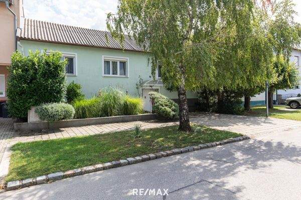 6. Haus Straßenansicht