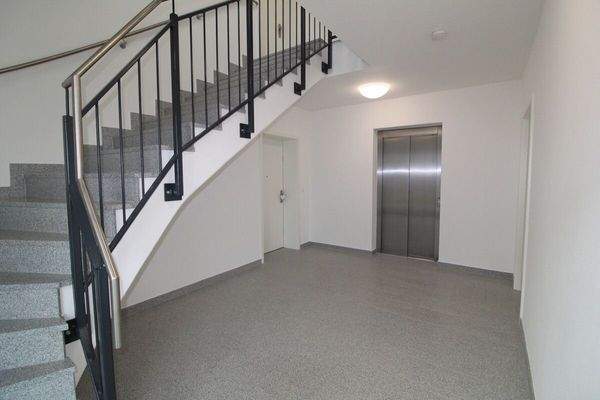 7 - Hauseingang - Flur