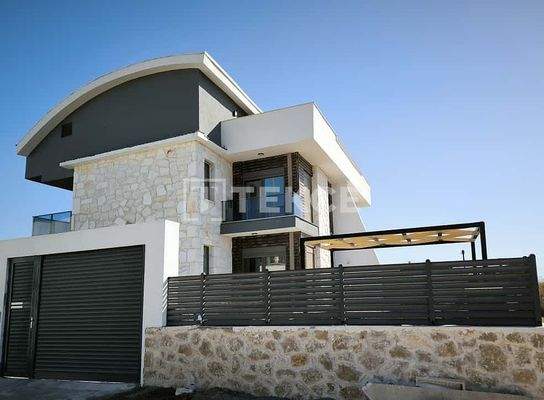 4-Bedroom Semi-Detached Villa with Pool and Garden in Belek