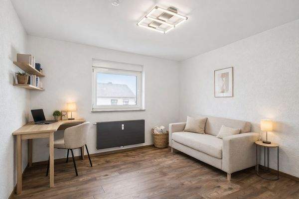 Zimmer 1: Ideales Kinderzimmer/ Homeoffice (Gestaged)