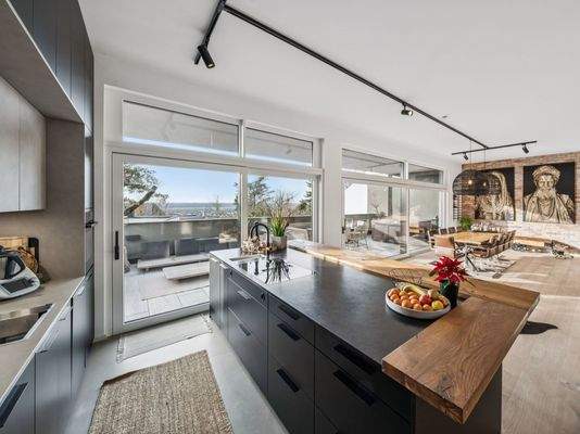 Offene Küche und Essbereich