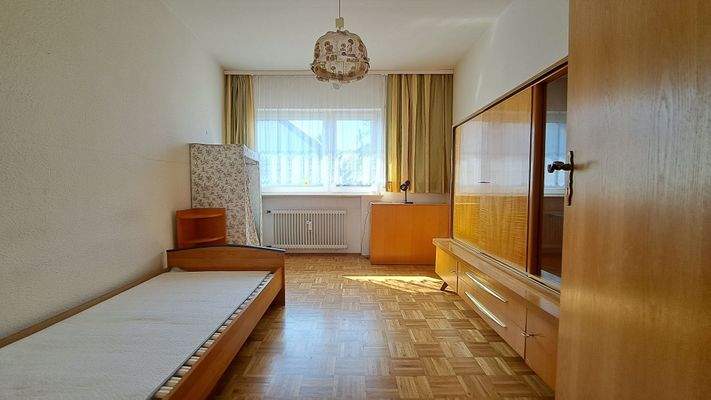 Schlafzimmer OG hintere Hälfte