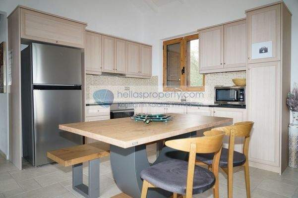 7a54ebf3e7cb4c02a5880a129a703374-original