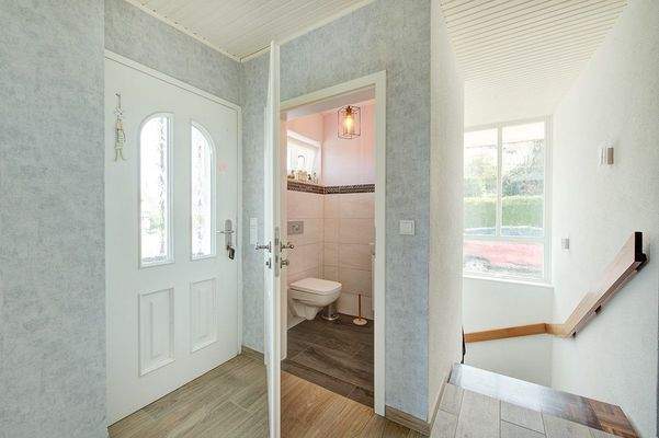 Flur/Gäste-WC Erdgeschoss