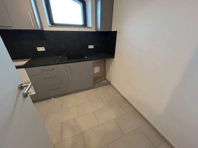 Neu saniertes Haus - Schicke 2- Zimmer Wohnung mit EBK und Balkon zu vermieten! - Foto 3