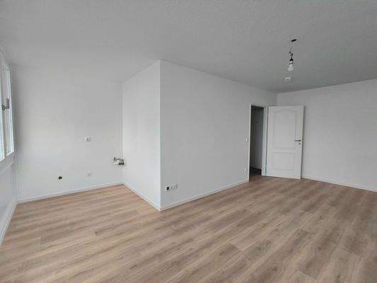 Wohnraum mit offener Küche (2)