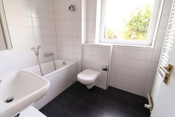 Badezimmer 2 mit Wanne