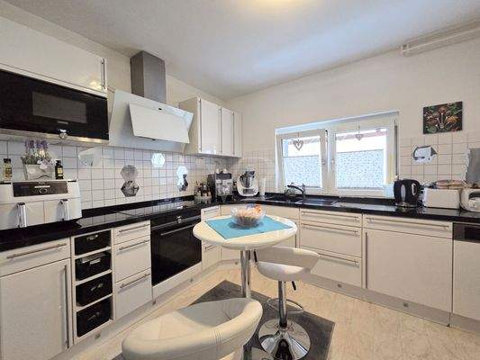 Geräumige Küche (Vorderhaus)