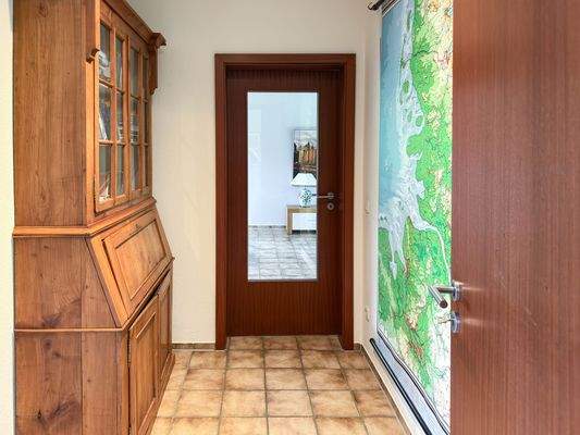 Flur mit Blick in den Essbereich