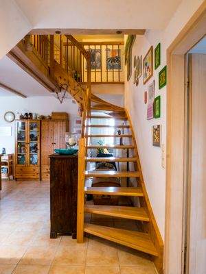 DG - Whg. 2 - Treppe zur Empore.jpg