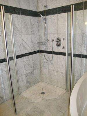 Dusche im Hauptbad