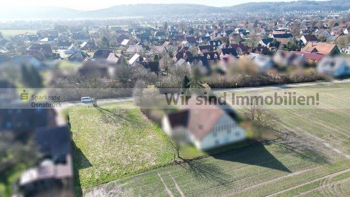 Hinteransicht und Umgebung