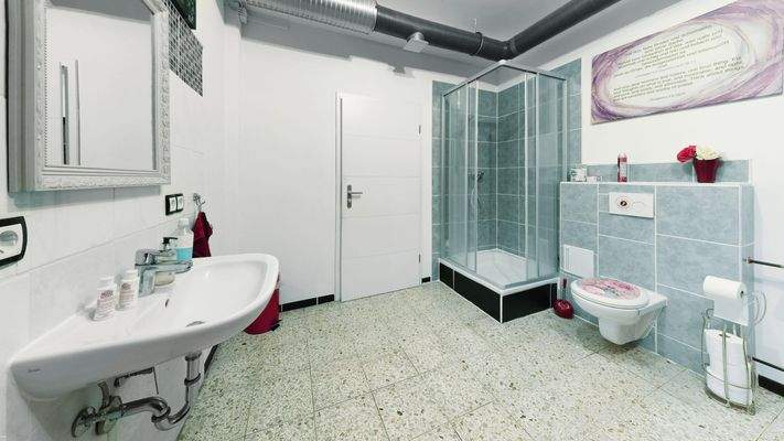 Herren- und Damen-WC