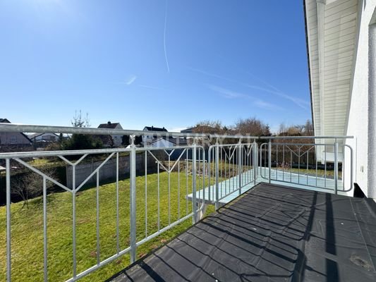 Balkon mit Blick in den Garten