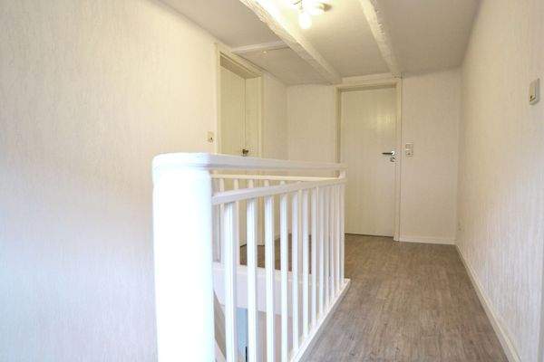 Treppenhaus und Flur OG