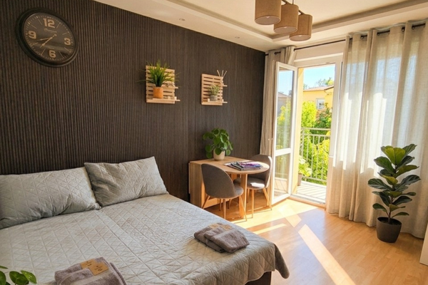 Lichtdurchfluteter Schlaf- und Wohnbereich