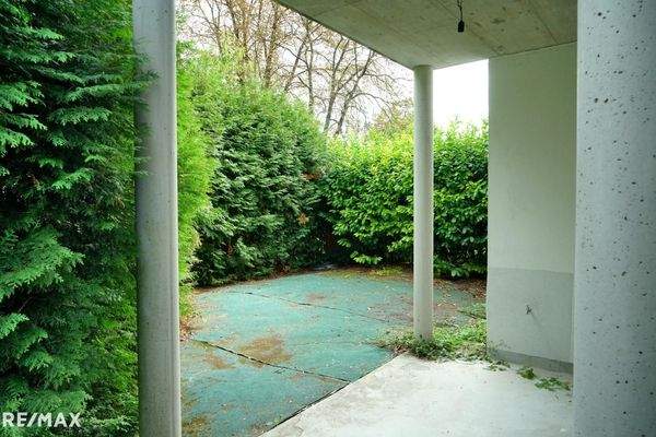 Terrasse Vorderseite mit Garten